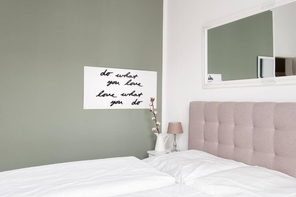 Sc 05 By Rockchair Apartments L Superhost Status L 2 Bedrooms Boxspringbeds Balcony Elevator - Cozy Family & Business Flair Welcomes You! Berlin Eksteriør billede
